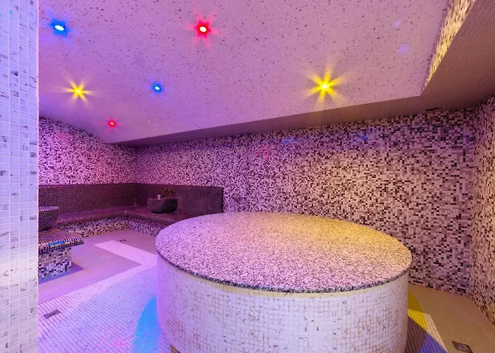 Belvedere Club Aparthotel 4*