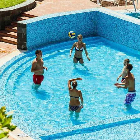 Ξενοδοχείο με διαμερίσματα Belvedere Club 4*