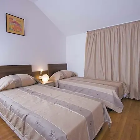 Ξενοδοχείο με διαμερίσματα Belvedere Club 4*